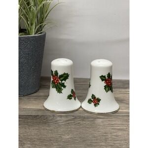 Vintage Lefton Hand Painted Christmas Salt & Pepper‎ Shakers 7955 Holly Berry